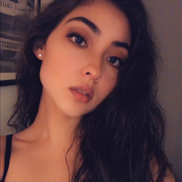 Meet your Posher, Ashley - Picture 2 of 2